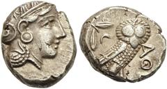 GRIECHISCHE MÜNZEN ATTIKA Athen Tetradrachme ca. 393-355 v. Chr. Av.: Kopf der Athena nach rechts, auf ihrem Helm drei Olivenblätter und ein Planzentrieb. Rv.: ATHE, Eule nach rechts, im linken Winkel