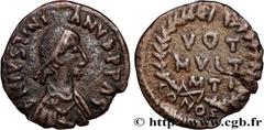 Byzantine coins JUSTINIAN I Type : Silique 1er type  Date : c. 534-539  Mint name / Town : Carthage  Metal : silver  Millesimal fineness : 900  ‰ Diameter : 14,5  mm Orientation dies : 3  h. Weight : 
