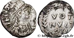 Byzantine coins JUSTINIAN I Type : Silique 1er type  Date : c. 534-539  Mint name / Town : Carthage  Metal : silver  Millesimal fineness : 900  ‰ Diameter : 12,5  mm Orientation dies : 6  h. Weight : 