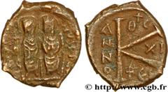 JUSTIN II et SOPHIE (15/11/565-5/10/578) Demi-follis 575-576 N° bby_209699 Date : 575-576 Nom de l'atelier : Thessalonique Métal : cuivre Diamètre : 21mm Axe des coins : 6h. Poids : 6,43g. Degré de ra