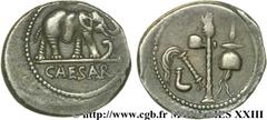JULES CESAR(13/07/100-15/03/44 avant J.-C.)Caius Julius Cوsar Denier N° v23_0308    Date : 49 AC. Nom de l'atelier : Gaule ou Italie Métal : argent Diamètre : 18,5mm Axe des coins : 7h. Poids : 3,86g.