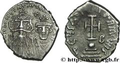 CONSTANS II(09/641-15/07/668) Hexagramme N° v28_0476    Date : c. 654-658 Nom de l'atelier : Constantinople Métal : argent Diamètre : 21mm Axe des coins : 6h. Poids : 5,20g. Degré de rareté : R1 Etat 