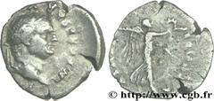 VESPASIEN(1/07/69-24/06/79)Titus Flavius Sabinus Vespasianus Quinaire N° v29_0131    Date : 75-79 Nom de l'atelier : Rome Métal : argent Diamètre : 15mm Axe des coins : 6h. Poids : 1,46g. Degré de rar