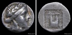 01/ Greek Myra, Lycia. Lycian League, Period II (167-81BC) AR Drachm; 15.0mm; 2.80g. A: Laureate head of Apollo right. R: ΛYKIΩN,Kithara in incuse square, M - Y flanking. Troxell.28. (F)