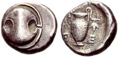 GREEK COINS BOEOTIA Thebes. AR Stater 425-400 BC . Obv. Boeotian shield / Rev. Amphora; grape bunch on vine to right, Θ-E across lower field. BCD Boiotia 398/399. AR 11.89 g. VF