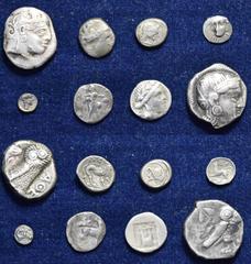 GREECE. Lot of 8 coins : Cisalpine Gaul. Drachm; Campania, Phistelia. Obol (HN Italy 619); Bruttium, Caulonia. ⅓ Stater (cf. HN Italy 2047); Attica, Athens. Imitative tetradrachms (2 ex.); Kolchis, Ph