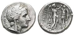 Ancient Coins Antike Griechen Sizilien Syrakus, Tetradrachme (16,73g), Agathokles, 305-295 v. Chr. Av: Kopf der Kore nach rechts, dahinter Schrift. Rev: Nike mit Hammer und Nagel vor Tropaion, darunte