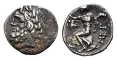 Münzen Antike Münzen Antike Griechen ARKADIEN, Megalopolis, Triobol (2,40 g), 100-80 v. Chr. Av.: Belorbeerter Kopf des Zeus nach links. Rev.: Auf Stein sitzernder Pan nach links, die rechte Hand hebe
