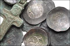 BYZANTINE. Lot of fifteen (15) BI and Æ from Justin I to Andronicus I. Includes: Justin I. Æ Follis (2) // Justinian I. Æ Follis // Æ 15 Nummi // Justin II and Sophia. Æ Follis (2) // Phocas. Æ Follis