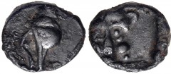 DYNASTS of LYCIA. Uncertain dynast. Circa 380-370 BC. Æ (9mm, 0.76 g, 12h). Murex shell / Facing lion’s head within incuse square. BMC 141, pl. VIII, 9. Good VF, dark green-brown patina. Very rare. Fo