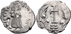 Constans II. 641-668. AR Half Miliaresion or Siliqua (17mm, 2.07 g, 6h). Constantinople mint. Struck 652-654. Constans, wearing crown and chlamys, standing facing, holding globus cruciger / Cross pote