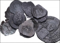 BYZANTINE. Lot of thirteen (13) BI and Æ denominations. Includes: Follis of Justinian I // six (6) BI Trachea of the Latin Rulers of Constantinople // BI Trachy of Theodore Comnenus-Ducas (2) // Æ Tra