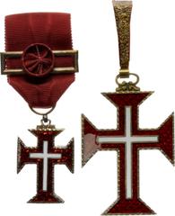 World Orders PORTUGAL. Ordem Militar de Cristo (Military Order of Christ), Officer rank. A cased set including the riband (40x64mm, plus ribbon), gilt Maltese cross with red and white enamel, Hallmark
