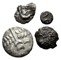 Large Lots BRITISH. Celtic. Lot of four (4) silver and bronze issues. Includes: Durotriges. AR Stater // Æ // Iceni. AR Unit // Trinovantes. Æ. Some porosity, one chippde. Good Fine to Near VF. LOT SO