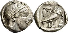 GRIECHISCHE MÜNZEN Attika Athen Tetradrachme 465/460 v. Chr., "transitional issue". Kopf der Athena / Eule (Steinkauz), dahinter Olivenzweig und Mondsichel. 6h. HGC 1596; Starr, Gr. V. 17.34 g.; 23,8 