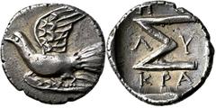 GRIECHISCHE MÜNZEN Sikyonia Sikyon Hemidrachme (Triobol) 100/60 v. Chr., Beamter Polykra(tes?). Fliegende Taube / Ethnikon und Beamtenname. 4h. Slg. BCD 340.1; HGC 215. 2.31 g.; 15 mm. Feine Tönung Vo