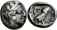 GRIECHISCHE MÜNZEN Attika Athen Drachme 454/404 v. Chr. Kopf der Athena / Eule (Steinkauz), dahinter Olivenzweig und Mondsichel. 9h. HGC 1631. 4.16 g.; 14,2 mm. Dunkle Tönung Noch Sehr schön