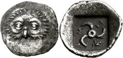 Sammlung de face Lykien Dynast Mithrapata. Obol 390/370 v. Chr., unbestimmte Münzstätte. Kopf einer Eule von vorn / Triskeles in flachem Quadratum incusum. Vismara -; Müseler -; Mildenberg, Mithrapata