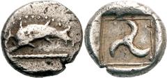 Lykien Unbestimmte Mzst. (Aperlai oder Zagaba / Apollonia) Tetrobol um 480 v. Chr. (Zeit des Dynasten Kha... oder des Dynasten Thibanuwa). 2.49 g. Delphin nach l. / Triskeles in Quadratum incusum. Bab
