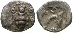 GRIECHISCHE MÜNZEN (GREEK COINS) -Ionien -Ephesos 360. Tetartemorion um 480 v. Chr. Biene / Adlerkopf in Quadratum incusum. SNG Cop. 211. 0.17 g. Selten Sehr schön Ex Auktion Aufhäuser 6, 1989, 141. S