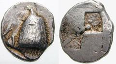GRIECHISCHE MÜNZEN (GREEK COINS) -Paphlagonien -Sinope 446. Drachme 480/450 v. Chr. Stilisierter Adlerkopf über Delphin / Doppeltes Quadratum incusum. Waddington et al., Rec. Gen., Tf. XXIV, 8. 5.85 g
