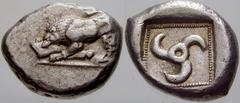 GRIECHISCHE MÜNZEN (GREEK COINS) -Lykien -Lykien 203. Unbestimmter Dynast (Kuprilli?). Stater 460/440 v. Chr., Xanthos (?). Löwe mit Stierkeule im Maul / Triskeles in Quadratum incusum. SNG v. Aulock 