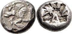 GRIECHISCHE MÜNZEN Lykien Unbestimmter Dynast (Kybernis?) Stater 490/480 v. Chr., unbest. Mzst. in Ostlykien (?). Eberprotome, auf der Schulter Legende KYB / Quadratum incusum mit baitylosförmigen Unt