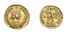 RÖMISCHE MÜNZEN (ROMAN COINS) ->Kaiserliche Prägungen ->Kaiserliche Prägungen 877. Valentinianus III., 425-455.. Solidus 430/445, Ravenna. Büste / Kaiser mit Kreuzstab und Victoria-Statuette auf mensc
