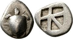GRIECHISCHE MÜNZEN Insel Ägina Obol 470/431 v. Chr. Seeschildkröte / Windmühlenflügel-Incusum. SNG Cop. 511; HGC 451. 0.95 g.; Selten Sehr schön Erworben 2014 bei Savoca Numismatik. Gibt es, wie z. B.