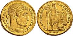 RÖMISCHE MÜNZEN Kaiserliche Prägungen Constantinus I., 307-337. Solidus 315/316, Ticinum (Pavia). CONSTAN-TINVS PF AVG, Kopf / VICTOR OMNIVM GENTIVM, Kaiser en face mit Vexillum und ovalem Schild (dar