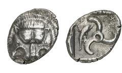 GRIECHISCHE MÜNZEN Lykien Lykien 264. Dynast Mithrapata.. Stater 390/370 v. Chr., Aperlai (?). Löwenmaske / Triskeles in Quadratum incusum, im Feld Delphin. Olcay/Morkholm in NC 1971, S. 6, 94. 9.52 g