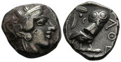 GRIECHISCHE MÜNZEN Attika Athen Tetradrachme 454/404 v. Chr., mit Gegenstempel. Kopf der Athena, auf der Wange Gegenstempel oder Punze (?) / Eule (Steinkauz), dahinter Olivenzweig und Mondsichel. HGC 