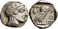 GRIECHISCHE MÜNZEN Attika Athen Tetradrachme 440/430 v. Chr. Kopf der Athene mit attischem Helm und Scheibenohrring nach rechts, auf Helmkessel 3 Olivenblätter und darunter floraler Schmuck. Rev. Eule