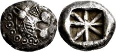GRIECHISCHE MÜNZEN Lykien Unbestimmte Münzstätte Stater ca. 500 v. Chr. Löwenkopf mit geöffnetem Maul nach rechts; am Halsabschnitt 7 sich aneinanderreihende Kreise mit je einem zentralen Punkt darin.