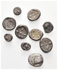 GRIECHISCHE MÜNZEN KLEINASIEN, IONIEN, Stadt Milet, Lot von 10 AR Kleinmünzen, dain: Obol (478-390 v.Chr.). Löwenprotome r., sich umwendend. Rs.Sternförmige Quadratum incusum (5x, Sear 3532). Je ca. 0