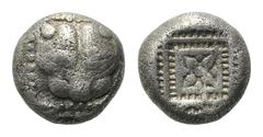 IONIEN/Milet, AR Diobol, BMC- AR Diobol (550-500 v.Chr.). Löwenprotome frontal. Rs.Sternornament in Quadratum incusum. 1,66g. Sehr selten, f.ss/ss