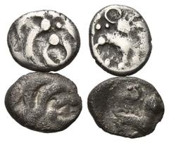GREEK COINS KELTEN, VINDELICI, Südliches Germanien, AR Quinar. Büschel, in der 'Zange' Strich, außen Halbbogen(?). Rs.Pferd l., oben Beizeichen Torques n. oben mit Innenpunkt. 1,64g. DAZU: AR Quinar. 