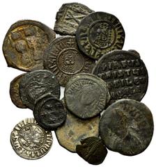 BYZANTINE COINS BYZANTINISCHES REICH, Justinian I., 527-565, AE 1/2 Follis (nach 537), Constantinopel. Beh. Büste mit Diadem und Kreuzglobus v.vorn. Rs.K zw. Kreuz und A, Datierung. DAZU:Anastasius, F