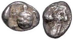 GREEK COINS KLEINASIEN, LYKIEN / Incertum, AR Tetartemorion (525-480 v.Chr.). Eberkopf l. Rs.Schildkröte im Punktquadrat. 0,15g. vgl.Pozzi 2745 sehr selten,