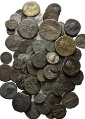 ROMAN COINS RÖMISCHES REICH, Lot mit 67 römischen Silber- und Bronzemünzen, darin: Denare von Julia Maesa (3x), Divus Antoninus, Hadrian, Republik, sowie Bronzemünzen von Claudius, Antoninus Pius(4x),