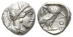GRIECHISCHE MÜNZEN GRIECHENLAND, ATTIKA / Stadt Athen, AR Tetradrachme (430-420 v.Chr.). Kopf der Athena r. Rs.Eule r. mit Olivenzweig und Mondsichel im quadratum incusum. 17,16g. f.vz Kroll 8; HGC 4,