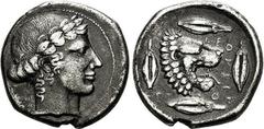 MONNAIES GRECQUES: SICILE ET CARTHAGE Tétradrachme, (466-422). A/. Tête d'Apollon laurée à droite. Trois branches de laurier.  R/. Tête le lion à droite, la bouche béante, entre quatre grains de blé. 