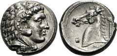 MONNAIES GRECQUES: SICILE ET CARTHAGE Tétradrachme, (vers 300) A/. Tête d'Héraclès à droite, coiffé de la peau de lion. R/. Tête de Cheval au pas à gauche, devant un palmier. Symbole devant (astragale