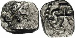 MIGRATIONS DES PEUPLES - HAUT-MOYEN-ÂGE MIGRATIONS DES PEUPLES - HAUT-MOYEN-ÂGE. MÉROVINGIENS. Monnayage d'argent (675-750). MARSEILLE. Nemfidius Patrice (vers 700-710). Denier. A/. Buste à droite, av