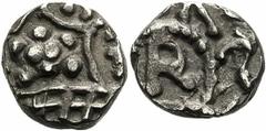 MIGRATIONS DES PEUPLES - HAUT-MOYEN-ÂGE MIGRATIONS DES PEUPLES - HAUT-MOYEN-ÂGE. MÉROVINGIENS. Monnayage d'argent (675-750). BRIOUDE (Haute-Loire). Denier (VIIIe s.). A/. Couronne formée de globules. 