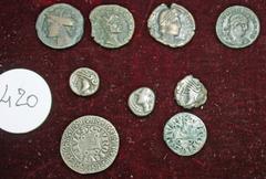 LOTS DE MONNAIES LOTS DE MONNAIES.ANTIQUES et FRANCE. De la Grèce au XIVe siècle. Lot 5 monnaies d'argent et 4 bronzes. GRÈCE. Zeugitane. 1 bronze de Carthage du 3ème siècle. - ROME. 3 bronzes de la p