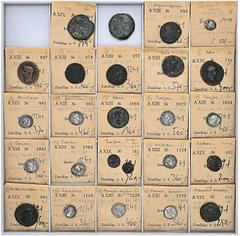 ROMAN COINS LOTS RÖMISCHER MÜNZEN Münzen der römischen Kaiserzeit: Das Lot enthält Münzen von Augustus bis Maximinus Thrax in Silber und Bronze, darunter 23x Denare, 1x Quinar, 2x Sesterzen, 13x Asses