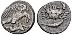 GREEK COINS SICILIA AKRAGAS. AR-Hemidrachme, 420/410 v. Chr.; 1,85 g. Adler r. auf Hasen//Krebs, darunter Fisch r. Westermark, Akragas 569. Feine Tönung, fast sehr schön