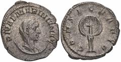 ROMAN COINS MÜNZEN DER RÖMISCHEN KAISERZEIT Valerianus, 253-260 für Diva Mariniana. AR-Antoninian, Rom; 3,62 g. Drapierte Büste r. mit Schleier und Diadem auf Mondsichel//Pfau. MIR 213 b; RIC 4. R Fei