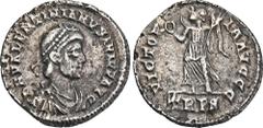 ROMAN COINS ROMAN COINS MÜNZEN DER RÖMISCHEN KAISERZEIT Valentinianus II., 375-392. AR-Siliqua, 375/378, Treveri; 2,13 g. Drapierte Büste r. mit Perldiadem//Victoria geht l. mit Kranz und Palmzweig. R